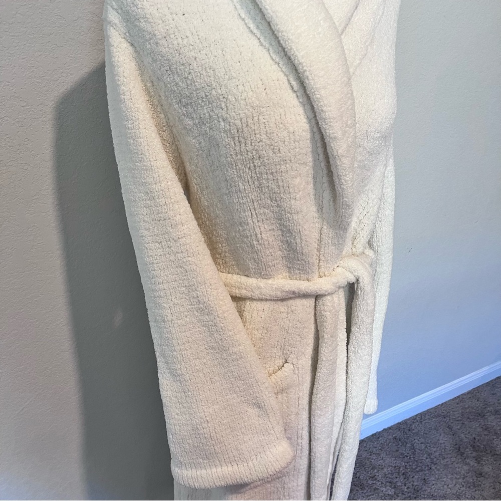 Barefoot Dreams Robe - Picture 2 of 3